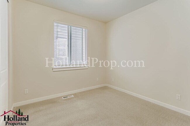 Building Photo - **SPECIAL OFFER $400.00 OFF FIRST MONTH RE...