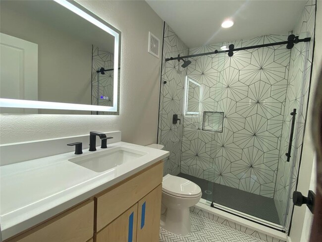 Building Photo - 6405 Shadow Valley Dr