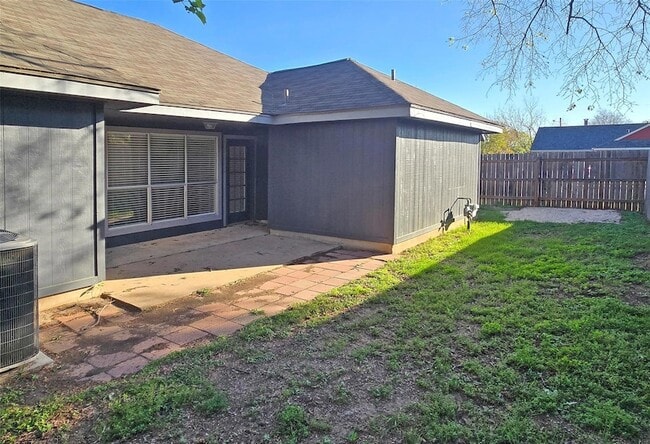 Building Photo - 2120 Zephyr Ln