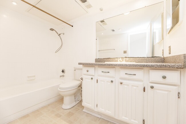 Building Photo - 2120 Wilcrest Dr