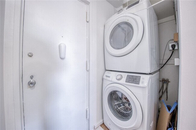 Building Photo - 320 Fort Duquesne Blvd