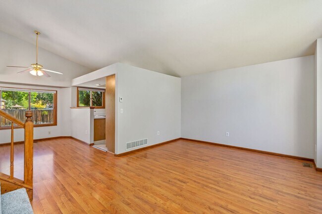Building Photo - 718 Justice Dr
