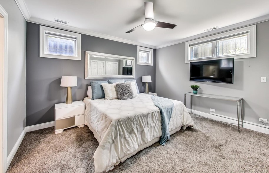 Building Photo - 453 N May St