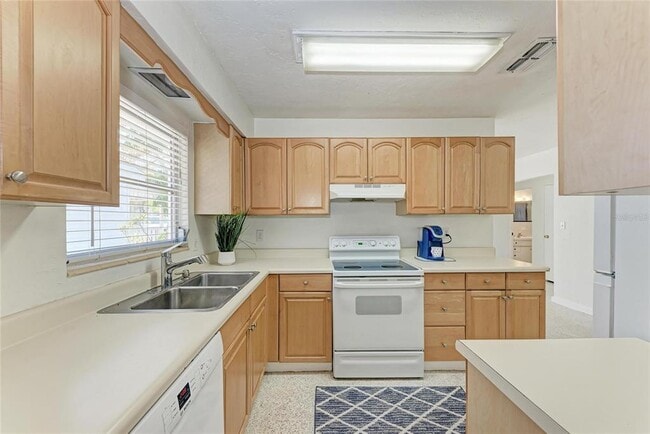 Building Photo - 2253 Arlington St