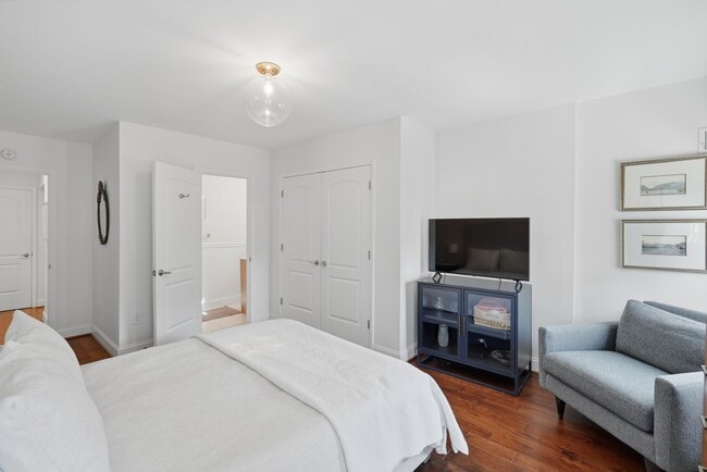 Building Photo - U St Condo | 2 Bed | 1.5 Bath | 975 Sf | Offsite Underground Parking Garage Available for Rent