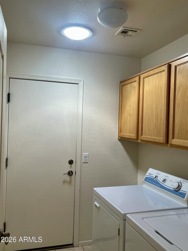 Building Photo - 1120 S 232nd Ave