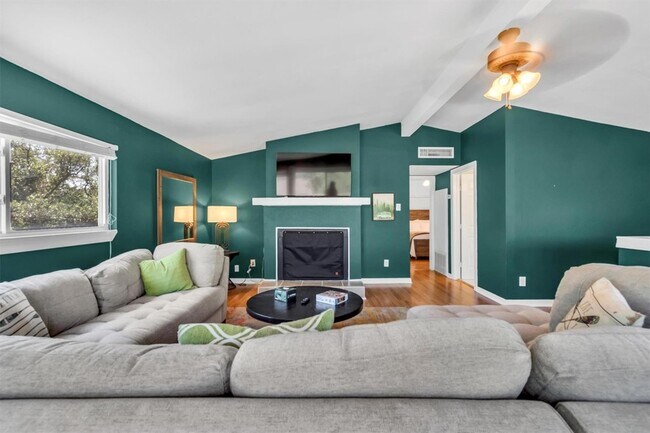 Building Photo - 612 Mockingbird Dr