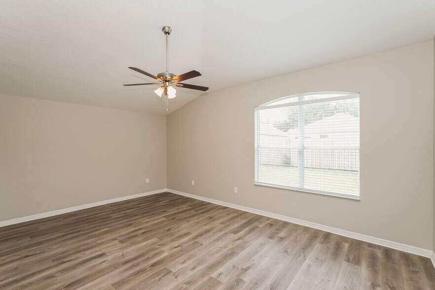 Building Photo - 6814 Monarch Park Dr