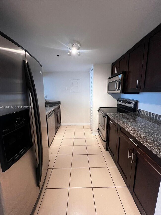 Building Photo - 7601 E Treasure Dr