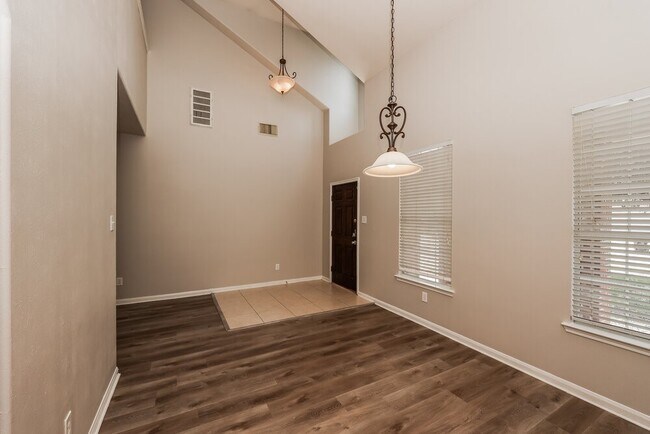 Building Photo - 7423 Oakwood Canyon Dr