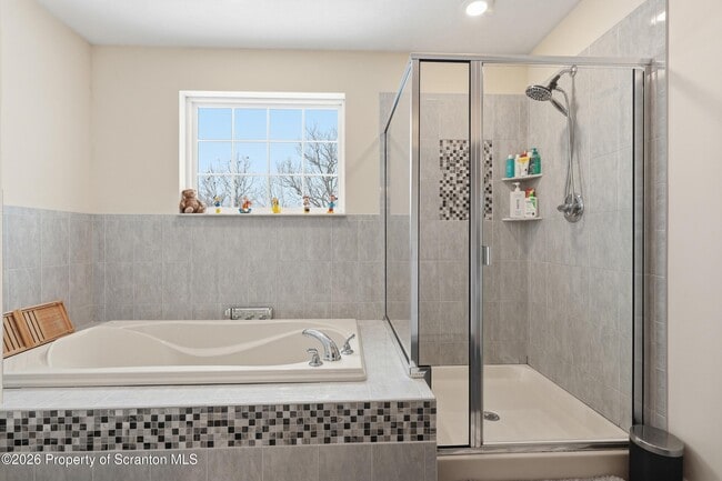 Building Photo - 124 Falcon Ln