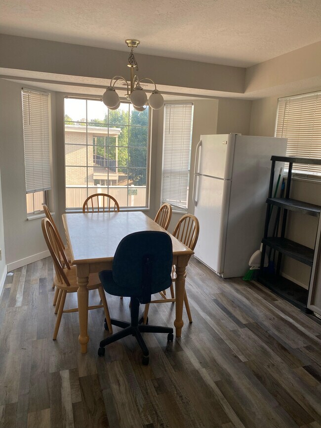 Building Photo - 240 E 2230 N