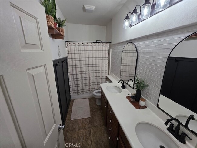 Building Photo - 15895 Green Acres Ct