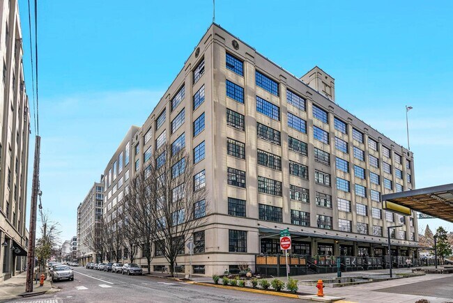 Building Photo - Stylish, south-facing 1-bdrm/1-bath loft in the Pearl—Deeded parking & storage