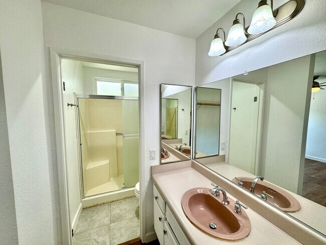 Building Photo - Great 3B/2BA House in San Marcos!