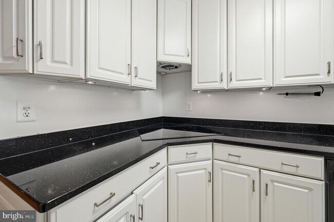 Building Photo - 2242 Cartwright Pl