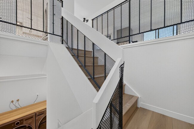 Building Photo - Beautiful 2BR/2BA Townhome with Valley Views, Covered Parking & In-Unit Laundry