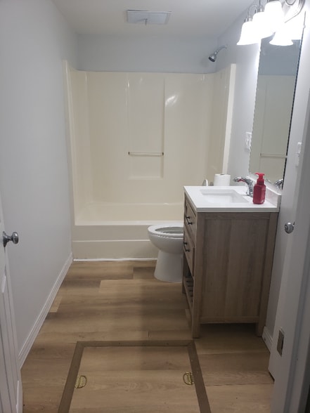 Building Photo - 3707 Blackstone Ave