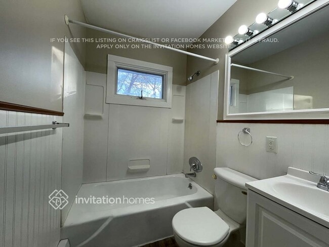 Building Photo - 3085 Upper 76th St E