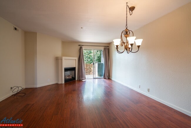 Building Photo - 308 River St