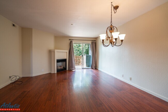 Building Photo - Stunning Condo | Garage | W/D In Unit