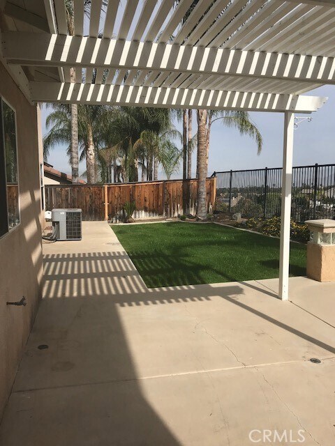 Building Photo - 3571 Hawthorne Dr