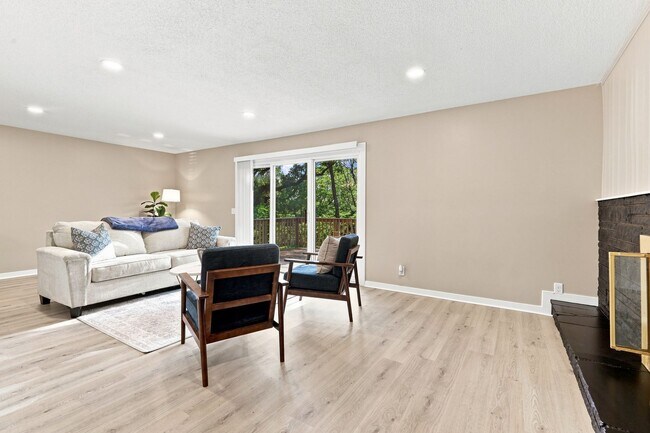 Building Photo - 350 Skyline Dr