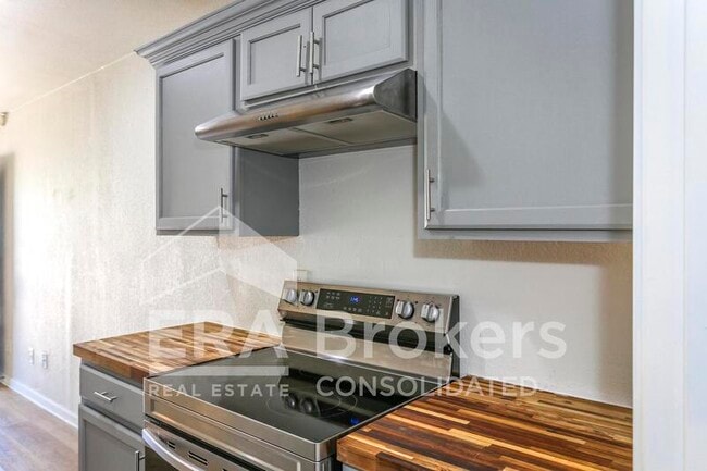 Building Photo - 614 Adams Ave