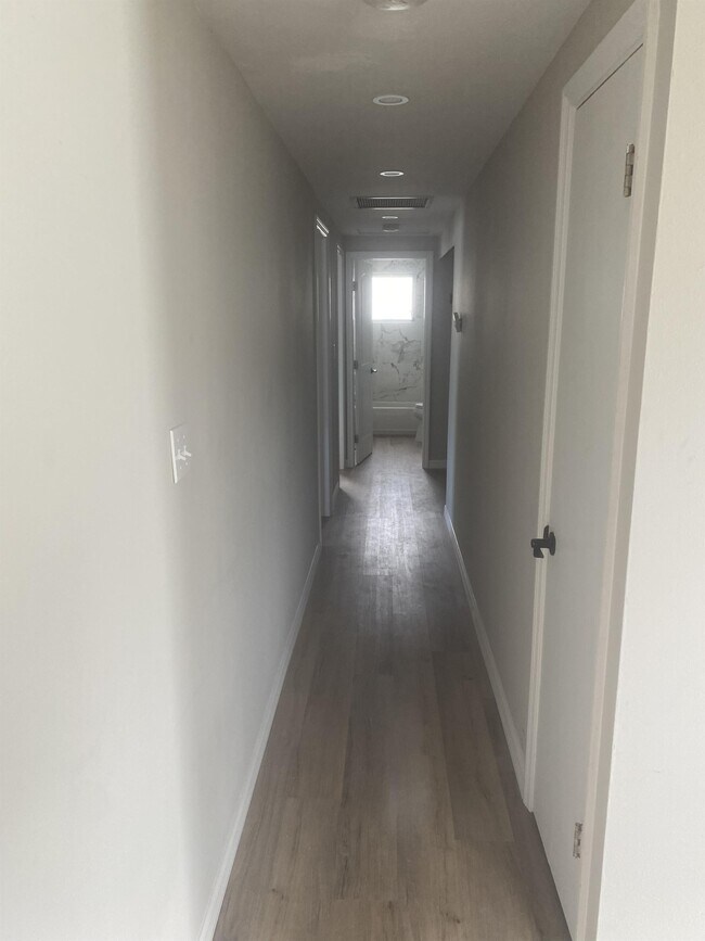 Building Photo - 5308 S Lockwood Ridge Rd