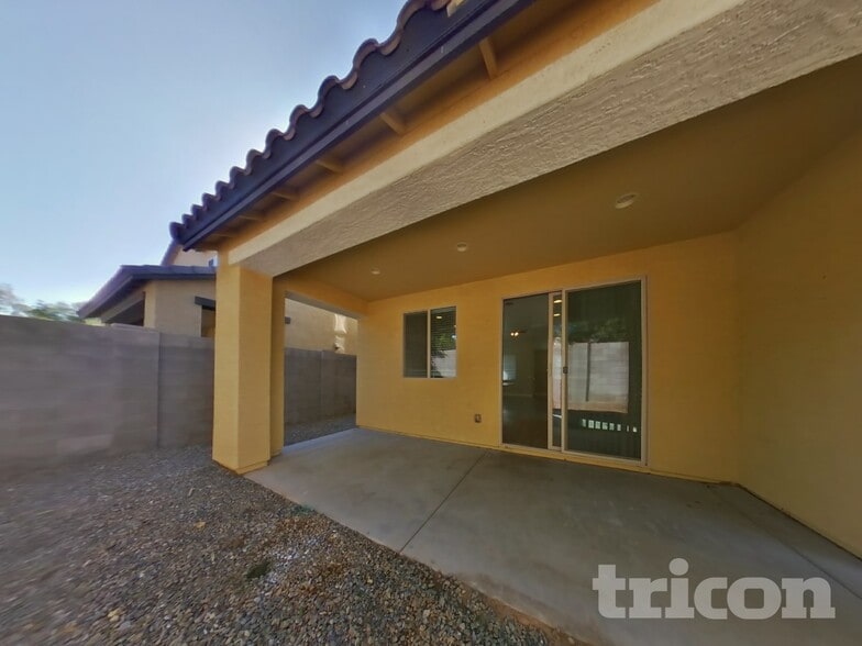 Building Photo - 2638 E Danbury Rd