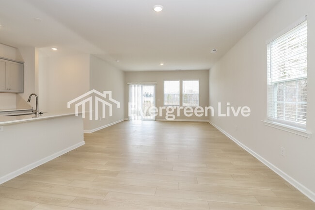 Building Photo - 5543 Hydrangea St