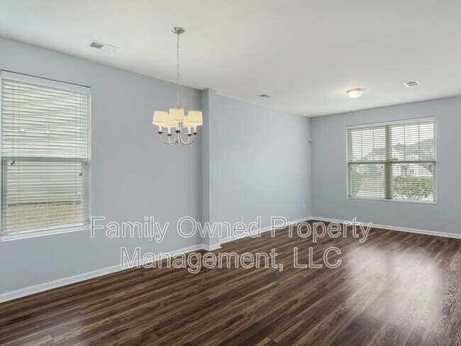 Building Photo - 159 Meadow Wood Rd