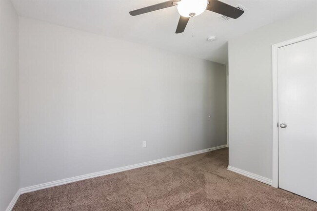Building Photo - 15715 4 Leaf Dr
