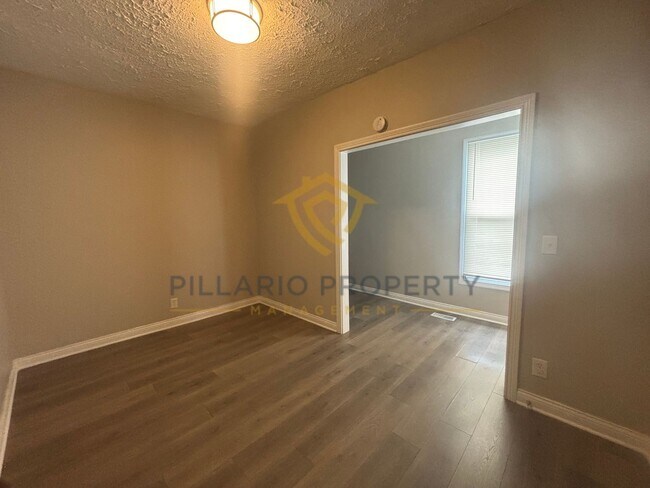 Building Photo - 1518-1520 Kennington St