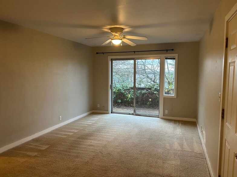 Building Photo - Kostar Duplex