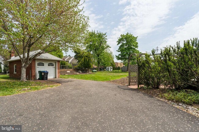 Building Photo - 919 Skippack Pike