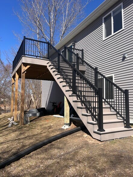 Building Photo - 218 N River Rd