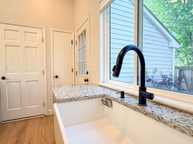 Building Photo - Updated Single-Family Home in Centennial!