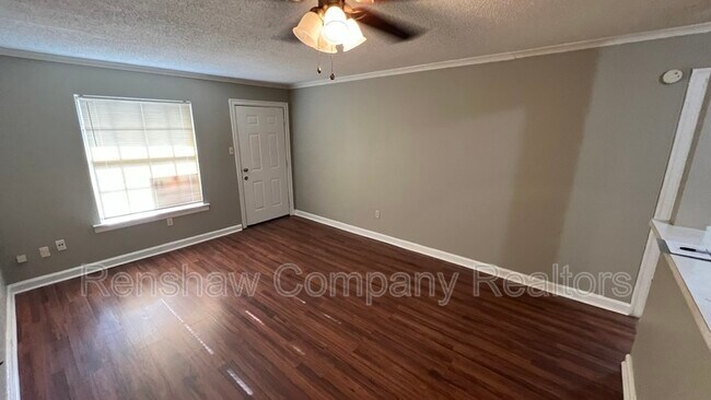 Building Photo - 3228 S Mendenhall Rd