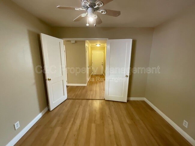 Building Photo - 3872 Tiverton Dr