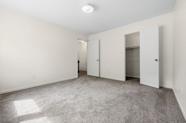 Building Photo - Fully Repainted 2be/1.5ba Duplex With Easy Access To The Highway
