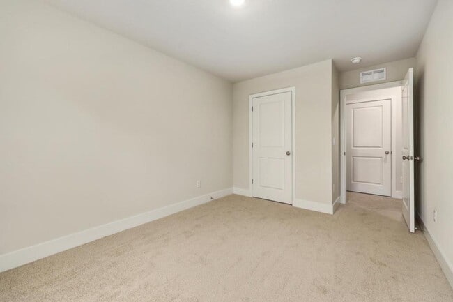 Building Photo - 226 Munsee Cir