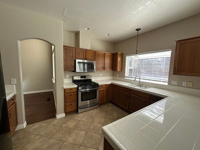 Building Photo - 9779 Thunder Mountain Way