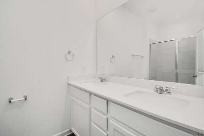 Building Photo - 15826 Menlow Bend Dr