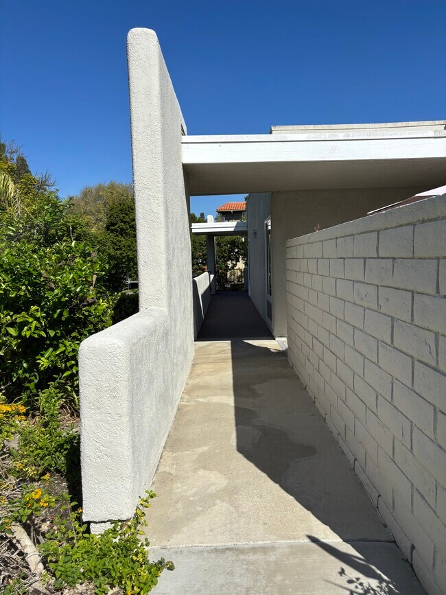Building Photo - 2280 Via Mariposa W