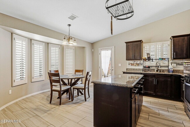 Building Photo - 14844 Tierra Tencha Ct