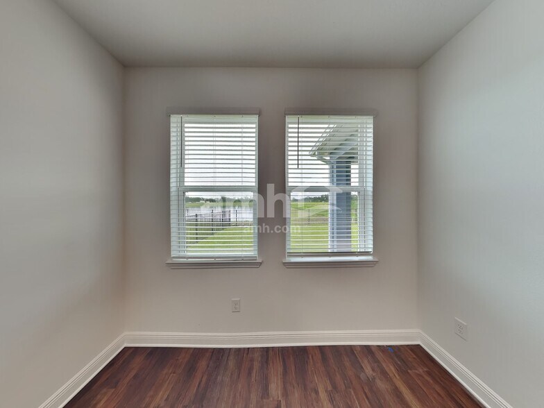 Building Photo - 14633 Cedar Ml Dr