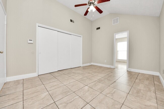 Building Photo - 5039 E Pagewick Dr