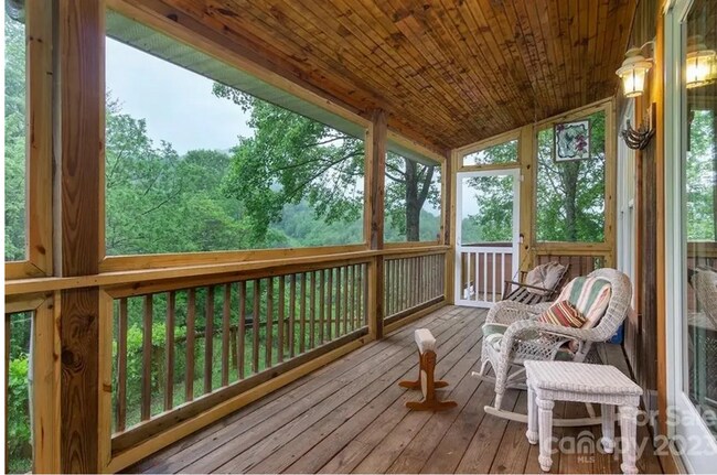 Building Photo - Woderfully Furnished Mountain Home