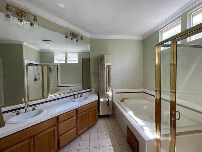 Building Photo - 2148 Falcon Ridge Dr